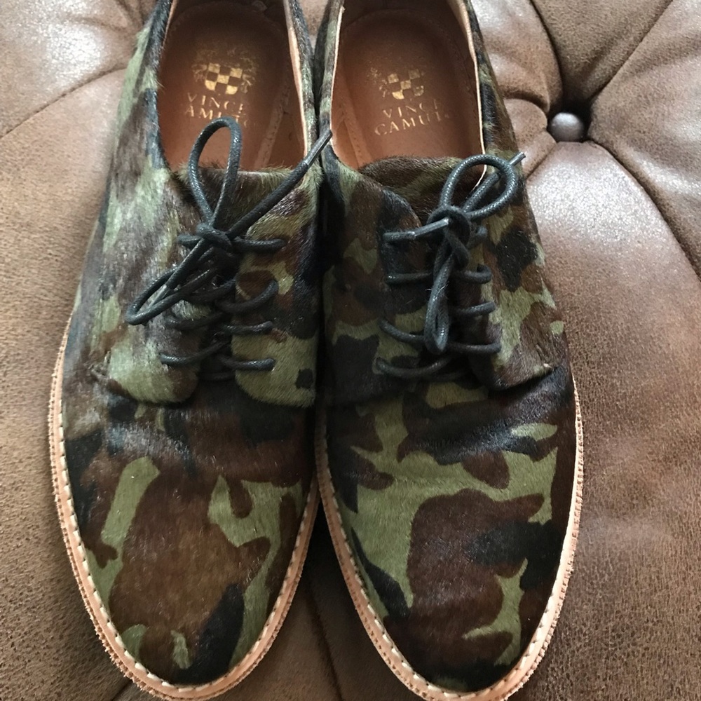 Vince Camino Camo Oxford Flats. Size 8